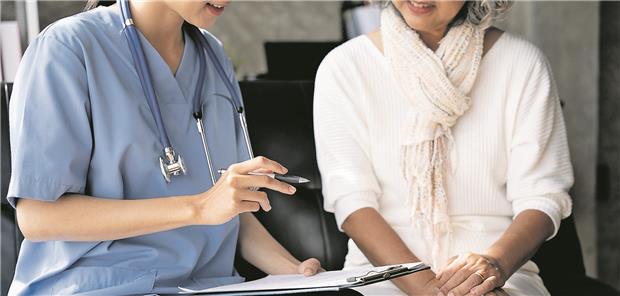 Internationaler Austausch für Pflege- und Assistenzpersonal Betreuung durch spezialisiertes Pflegepersonal verringert die Belastung der Patienten.