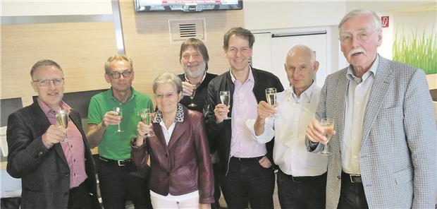 Vorreiter bei der Leitlinienerstellung und auf dem Gebiet der EMAH Fertigstellung einer Leitlinie-- v.l.n.r: R. Kozlik-Feldmann,T. Paul, A. Lindinger, U. Neudorf, C. Rickers, J. Weil, A.A. Schmaltz.