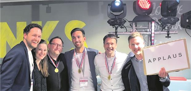 „Rookies“ schnuppern Kongressluft Gewinner waren „Die drei ?“, umrahmt von den Moderatoren, v.l.n.r. Dr. Jochen Dutzmann, Dr. Victoria Johnson, Dr. Alexander Kille, Dr. Martin Eichenlaub, Dr. Kilian Franke, Dr. Philipp Breitbart.