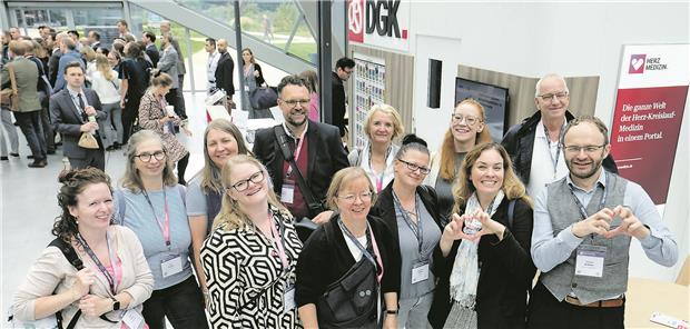 Assistenz und Pflege sind fester Kongressbestandteil Kongressauftakt-- Mitglieder der S1 bei einemersten Treffen am DGK-Stand. DGK/Thomas Hauss