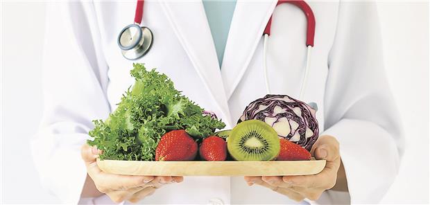 „Es gibt keine Wunderdiät!“ Mit richtigen Ernährungsempfehlungen lassen sich die Cholesterinspiegel senken.