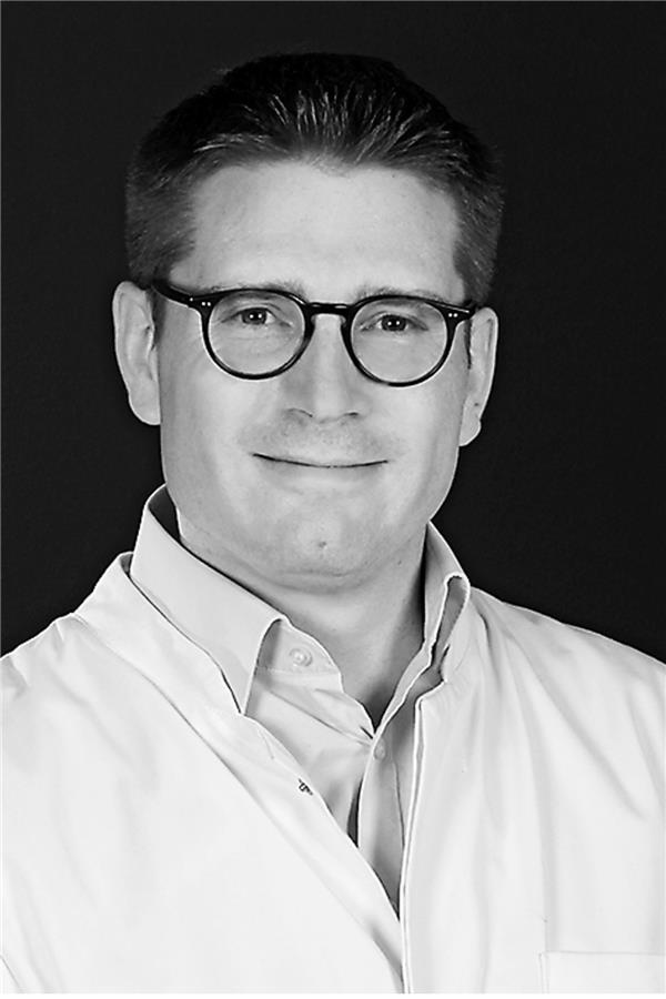 „Es geht nicht darum, irgendwie einen Stent zu implantieren“ Prof. David Leistner-- ist seit 2022 Direktor der Uniklinik Frankfurt. Als Spezialist für Katheter-Techniken möchte er die frühen Erfolge von Prof. Martin Kaltenbach weiterführen.