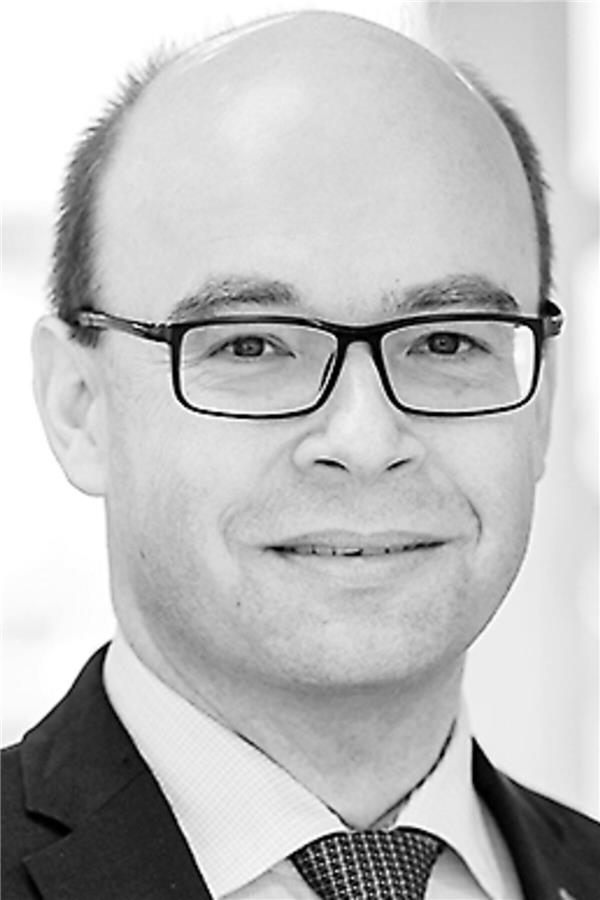 Wearables in der präventiven Kardiologie Prof. Marcus Dörr-- Komm. Direktor der Klinik und Poliklinik für Innere Medizin B, Universitätsmedizin Greifswald
