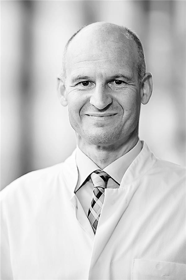 Brauchen wir in Deutschland TAVI-Mindestmengen? Prof. Volker Schächinger, Klinikum Fulda